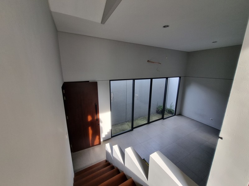 Rumah Townhouse Baru belum di huni 10 menit dari Plaza Bintaro dan Mitra Keluarga Bintaro