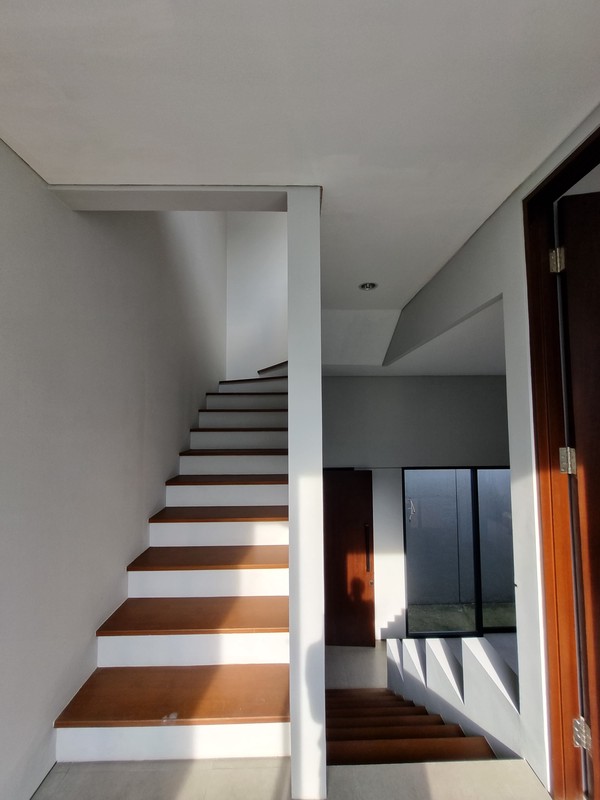 Rumah Townhouse Baru belum di huni 10 menit dari Plaza Bintaro dan Mitra Keluarga Bintaro