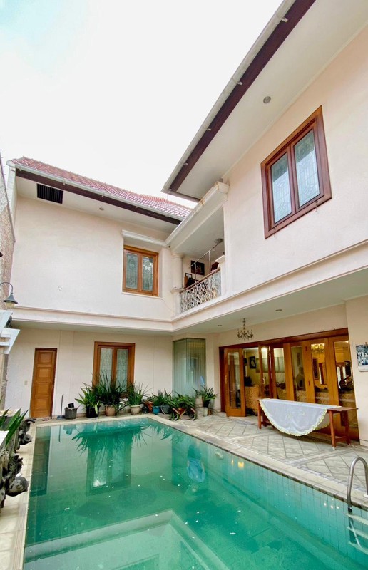 Rumah Cantik Luas 3 Lantai + Rooftop dengan LT 800 LB 1200 dan ada Kolam Renang @Bintaro Sektor 1