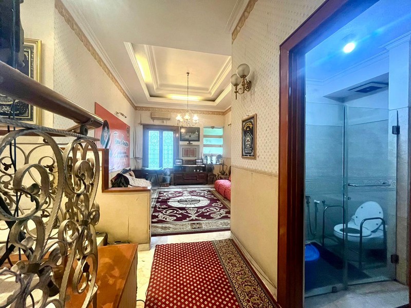 Rumah Cantik Luas 3 Lantai + Rooftop dengan LT 800 LB 1200 dan ada Kolam Renang @Bintaro Sektor 1