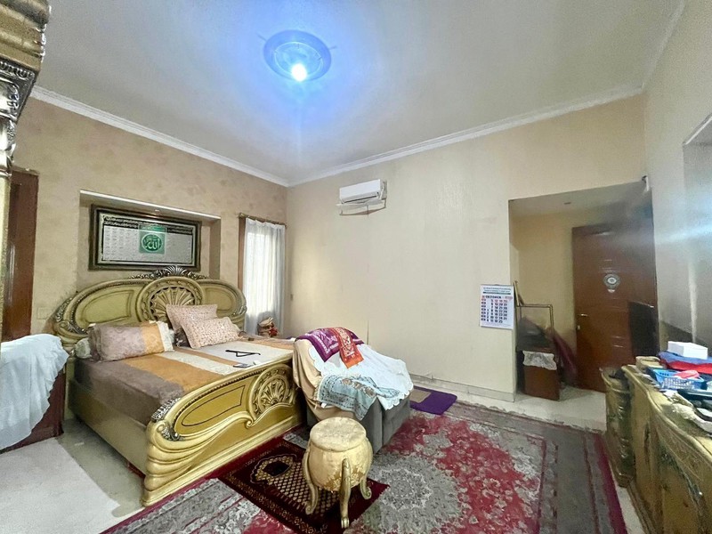 Rumah Cantik Luas 3 Lantai + Rooftop dengan LT 800 LB 1200 dan ada Kolam Renang @Bintaro Sektor 1