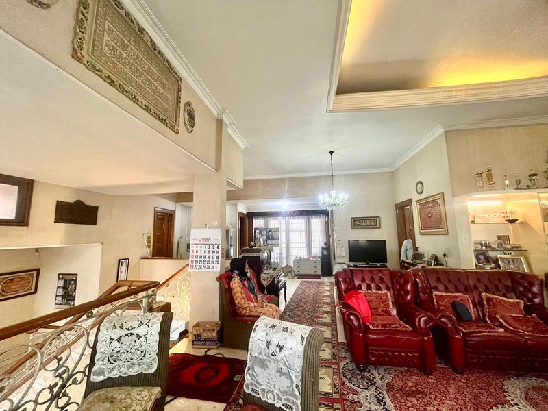 Rumah Cantik Luas 3 Lantai + Rooftop dengan LT 800 LB 1200 dan ada Kolam Renang @Bintaro Sektor 1