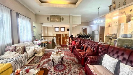 Rumah Cantik Luas 3 Lantai + Rooftop dengan LT 800 LB 1200 dan ada Kolam Renang @Bintaro Sektor 1