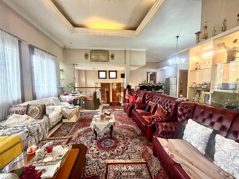 Rumah Cantik Luas 3 Lantai + Rooftop dengan LT 800 LB 1200 dan ada Kolam Renang @Bintaro Sektor 1