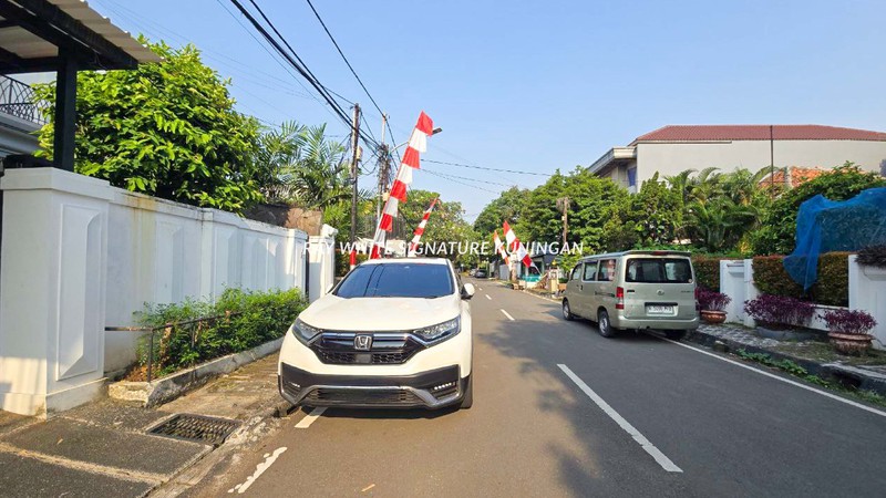 Rumah 2 Lantai Disewakan Area Tenang di Jl Cirebon Menteng