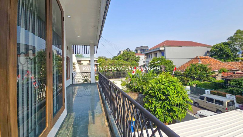 Rumah 2 Lantai Disewakan Area Tenang di Jl Cirebon Menteng