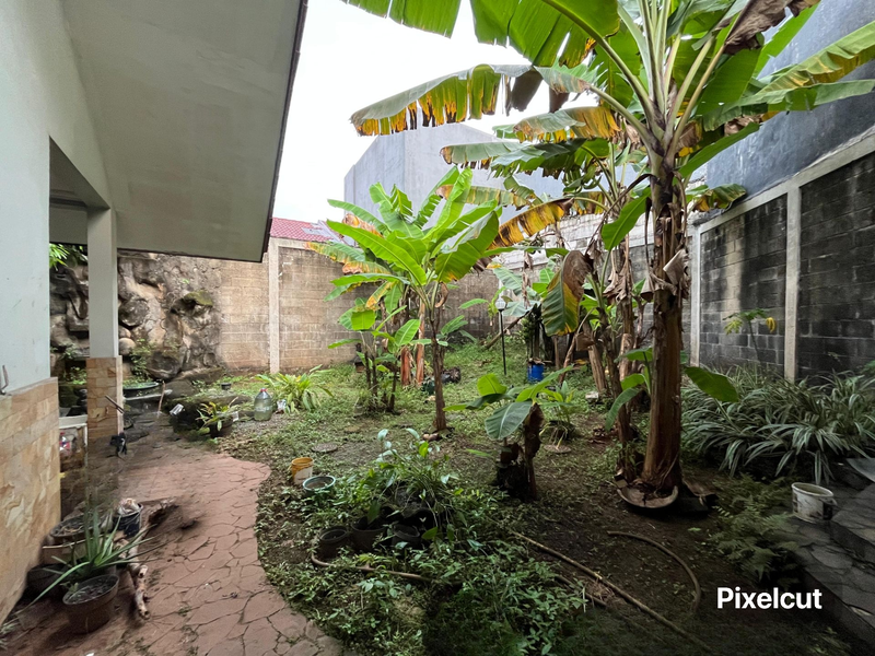 RUMAH DENGAN LT  302 sqm ADA KEBUN