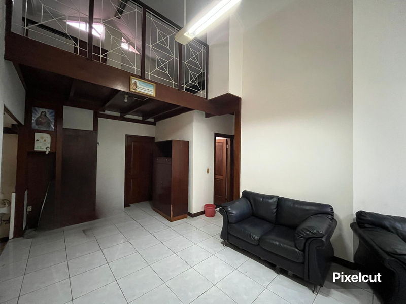 RUMAH DENGAN LT  302 sqm ADA KEBUN
