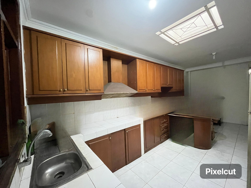 RUMAH DENGAN LT  302 sqm ADA KEBUN