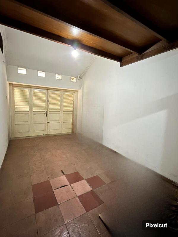 RUMAH DENGAN LT  302 sqm ADA KEBUN