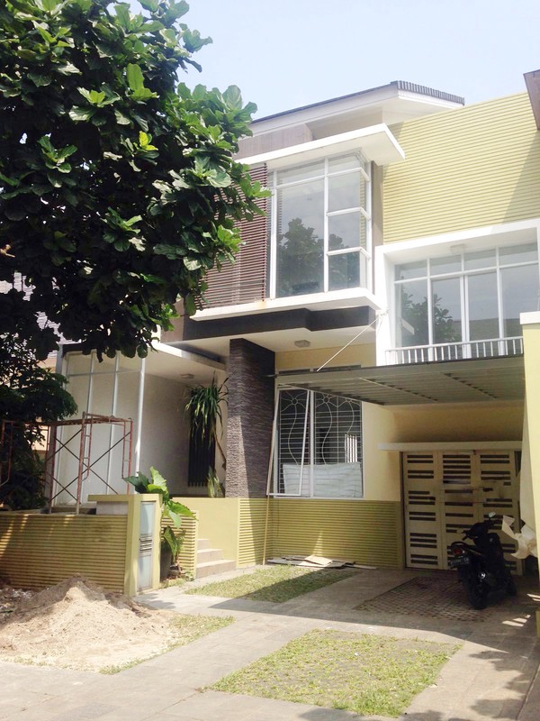 Rumah Bagus,jalan lebar,dalam cluster di Bintaro Jaya 7.