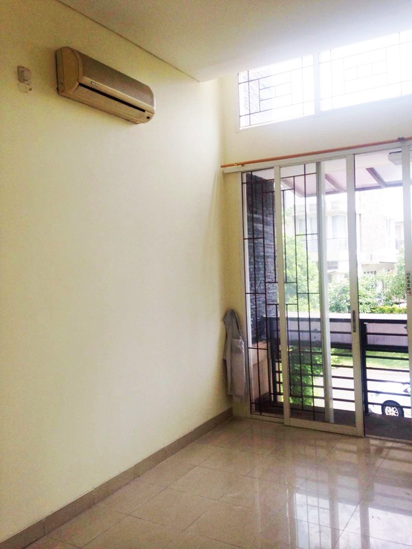 Rumah Bagus,jalan lebar,dalam cluster di Bintaro Jaya 7.