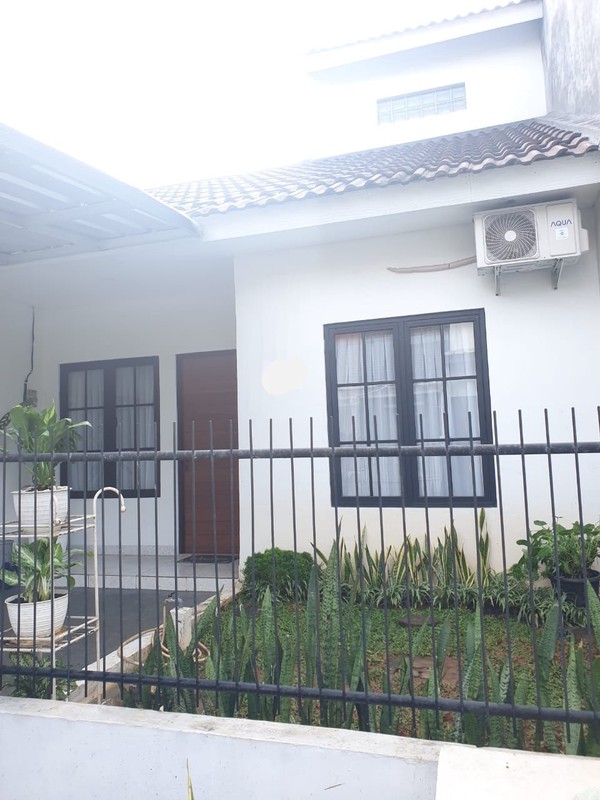 Rumah Bagus,1,5 lantai,dalam cluster di Graha Raya Bintaro