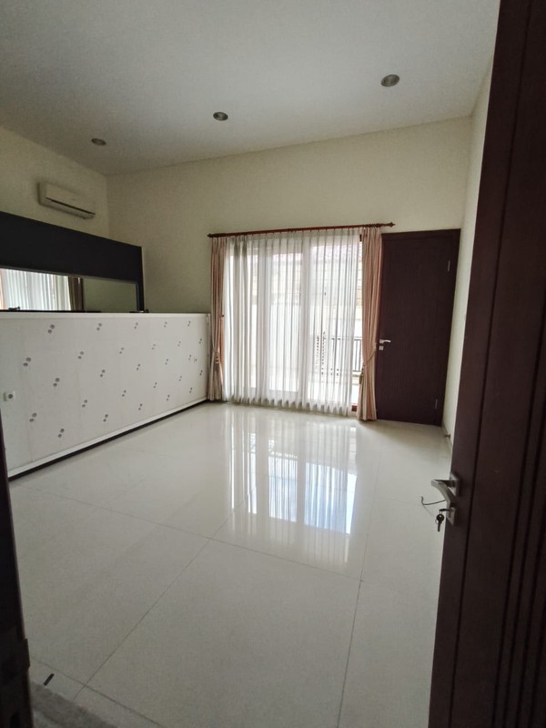 Nego Sampai Deal! Rumah Mewah 2 Lantai Dharmahusada Mas Siap Huni