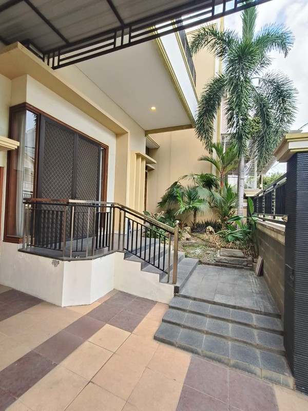 Nego Sampai Deal! Rumah Mewah 2 Lantai Dharmahusada Mas Siap Huni