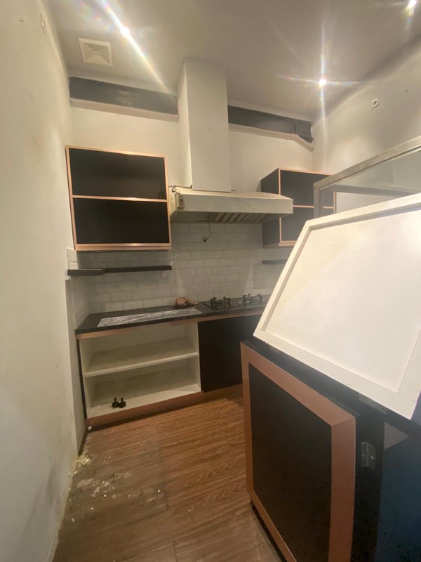 Kios dalam pusat perbelanjaan di Bintaro