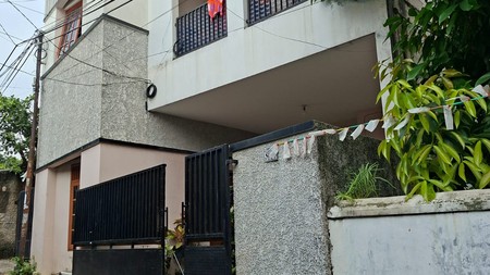 Rumah Bagus Di Jl Kesehatan Bawah Jakarta Selatan