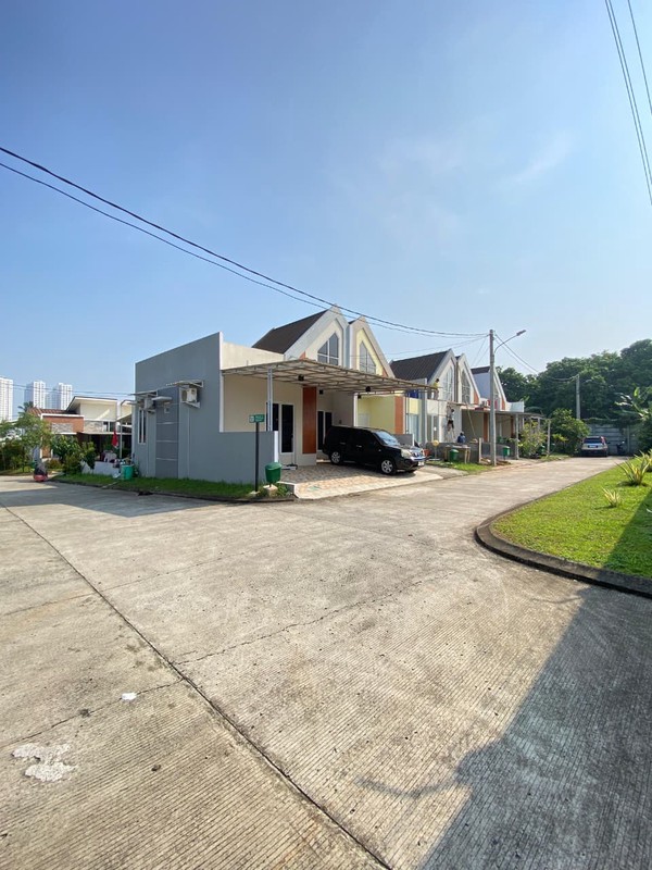 Termurah. Rumah modern Serpong Garden cluster Green View, Cisauk