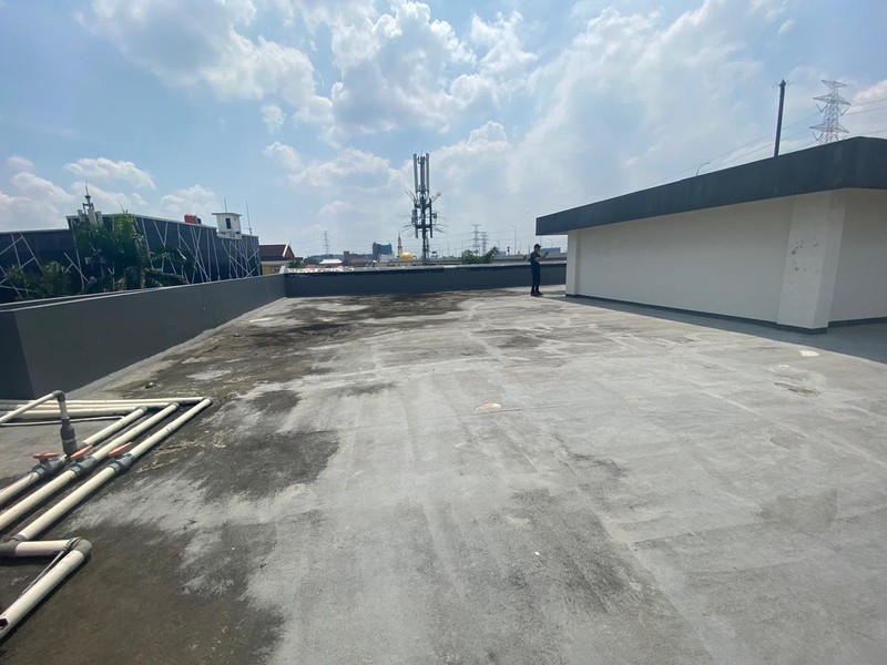 Gedung lokasi strategis, parkir luas, terdapat Basement