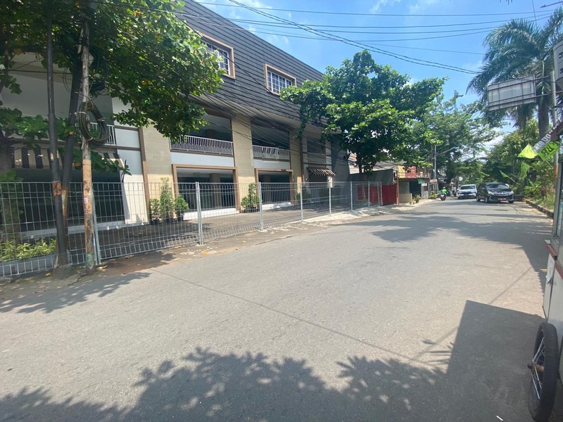 Gedung lokasi strategis, parkir luas, terdapat Basement.