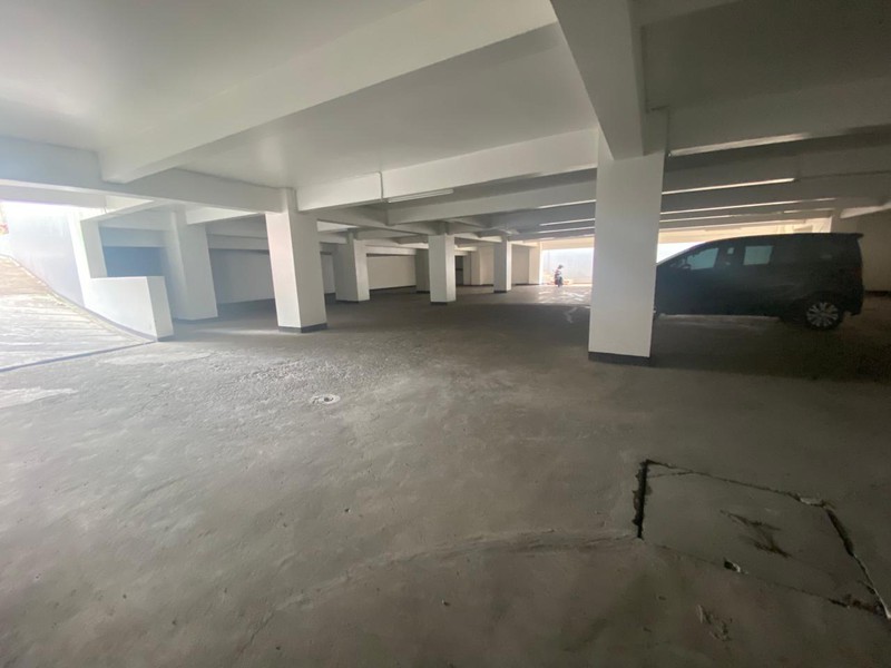 Gedung lokasi strategis, parkir luas, terdapat Basement.