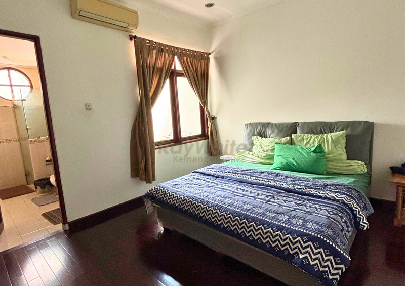 Rare Listing di Jalan Benda Atas Kemang area ! Rumah Luxury 1.026m2 dengan Kolam Renang & 7 Kamar Tidur