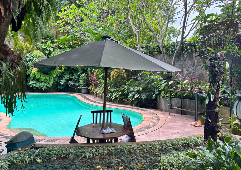 Rare Listing di Jalan Benda Atas Kemang area ! Rumah Luxury 1.026m2 dengan Kolam Renang & 7 Kamar Tidur