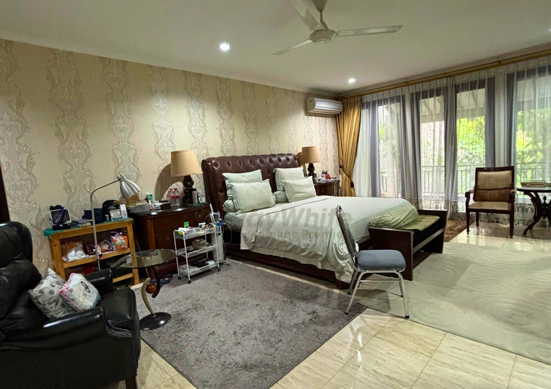 Rare Listing di Jalan Benda Atas Kemang area ! Rumah Luxury 1.026m2 dengan Kolam Renang & 7 Kamar Tidur