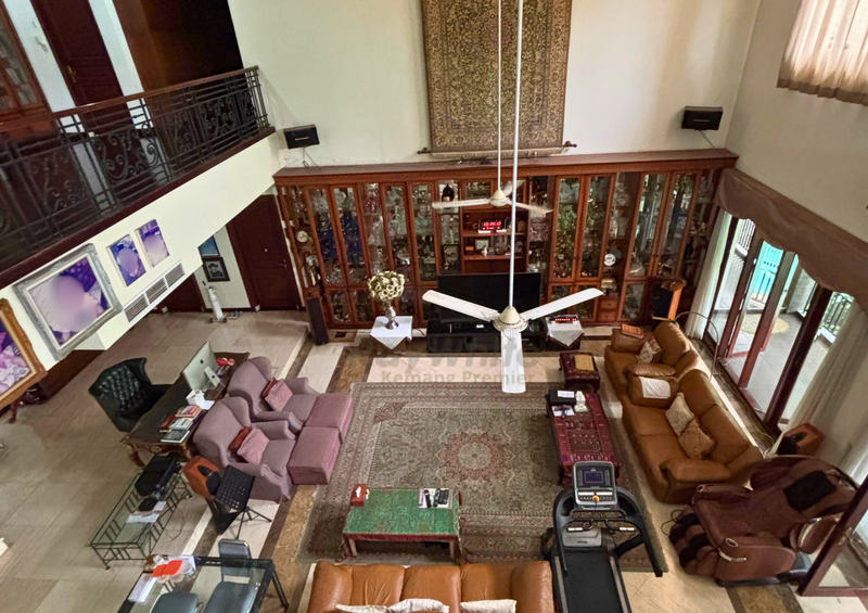 Rare Listing di Jalan Benda Atas Kemang area ! Rumah Luxury 1.026m2 dengan Kolam Renang & 7 Kamar Tidur