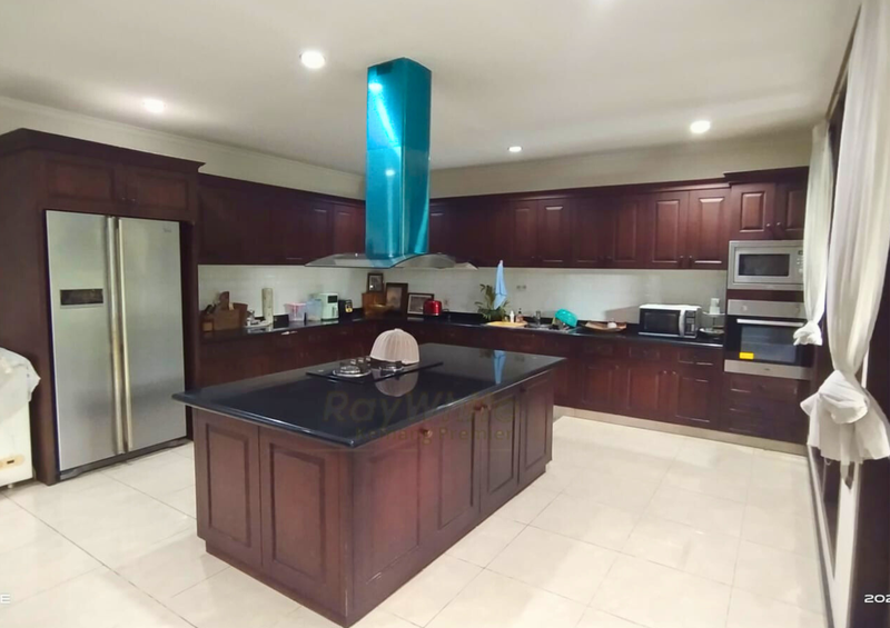 Rare Listing di Jalan Benda Atas Kemang area ! Rumah Luxury 1.026m2 dengan Kolam Renang & 7 Kamar Tidur