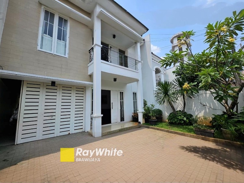 Rumah di Pekayon, Pejaten Barat, Jakarta Selatan, dekat Mal Pejaten Village, bebas banjir