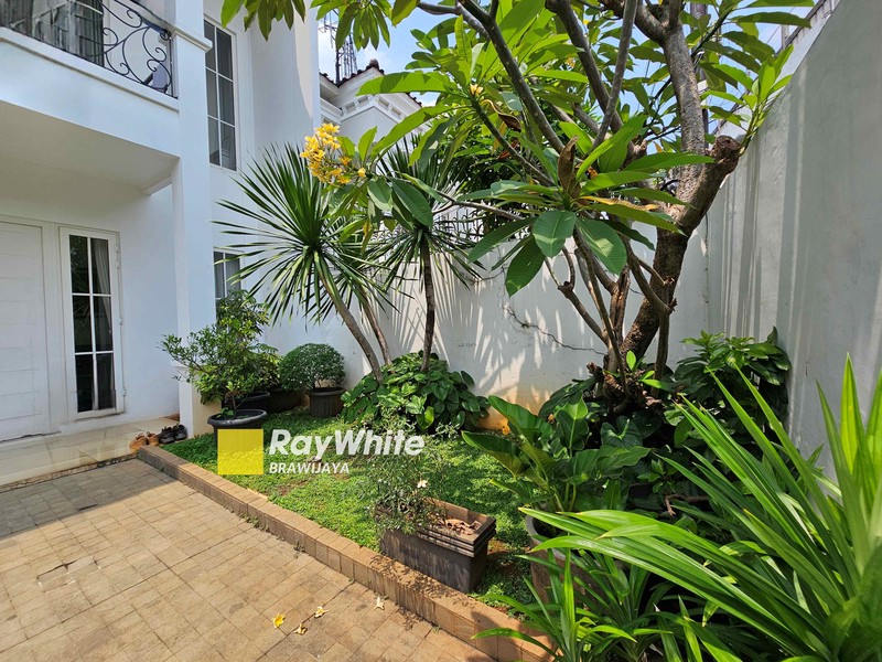 Rumah di Pekayon, Pejaten Barat, Jakarta Selatan, dekat Mal Pejaten Village, bebas banjir