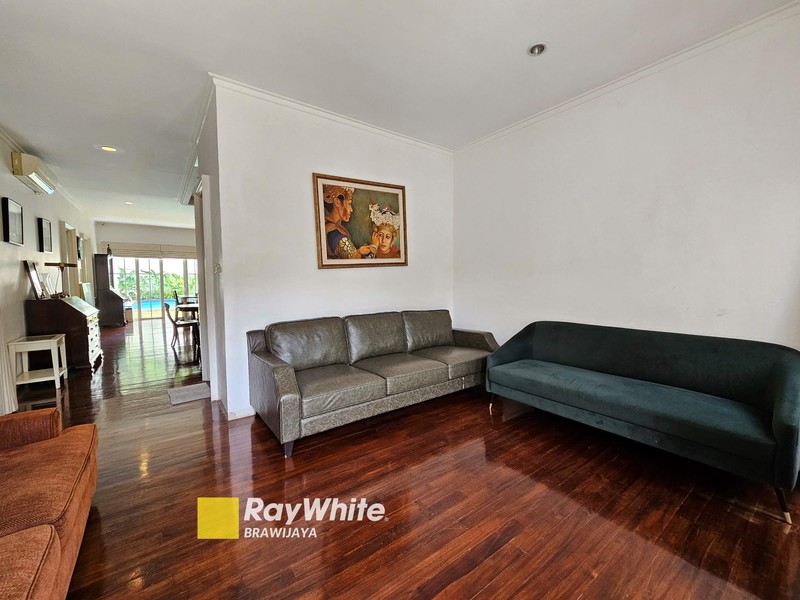 Rumah di Pekayon, Pejaten Barat, Jakarta Selatan, dekat Mal Pejaten Village, bebas banjir