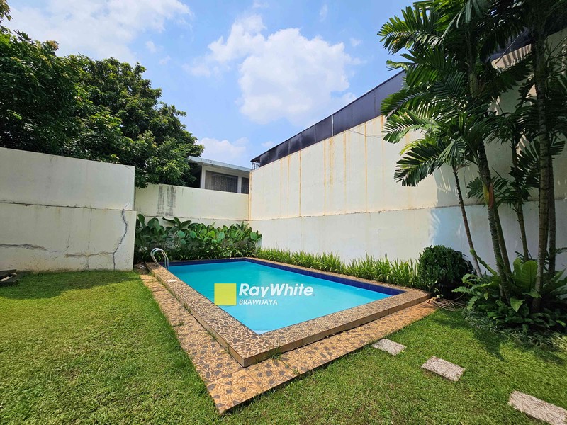 Rumah di Pekayon, Pejaten Barat, Jakarta Selatan, dekat Mal Pejaten Village, bebas banjir