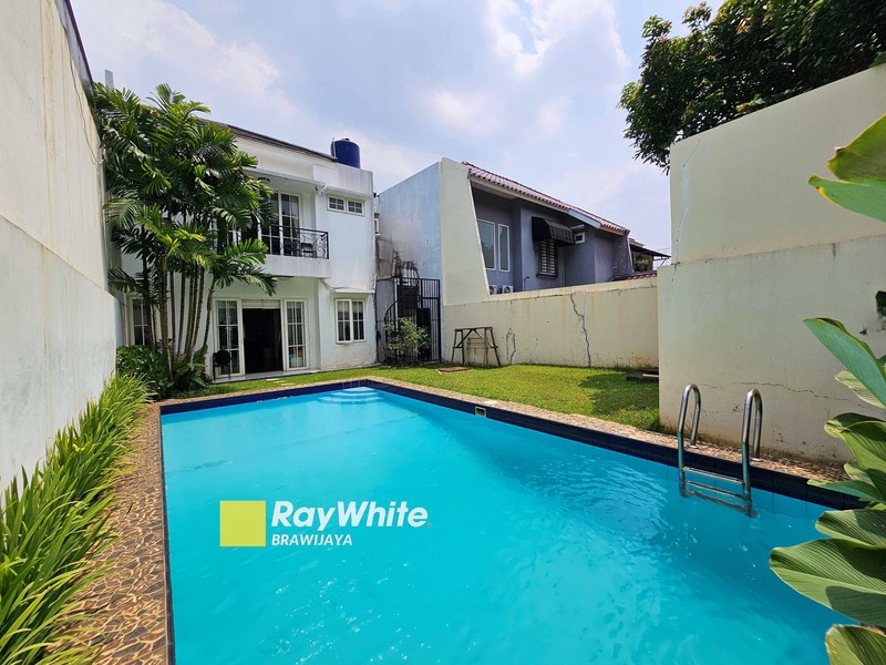 Rumah di Pekayon, Pejaten Barat, Jakarta Selatan, dekat Mal Pejaten Village, bebas banjir