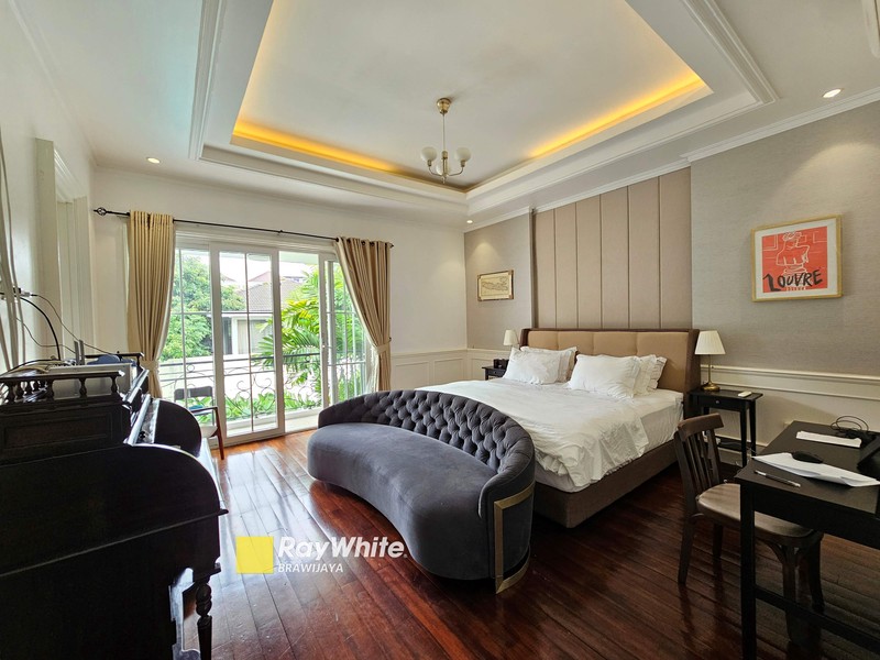 Rumah di Pekayon, Pejaten Barat, Jakarta Selatan, dekat Mal Pejaten Village, bebas banjir