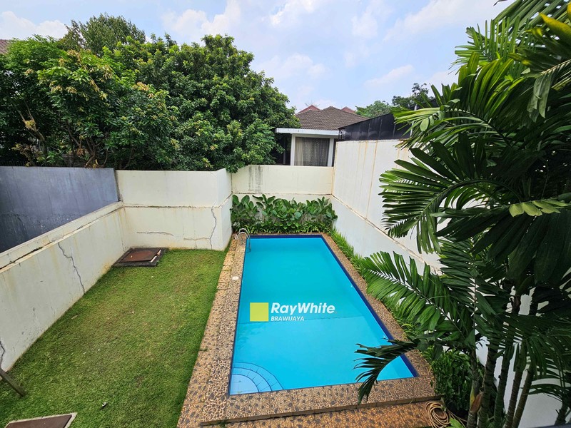 Rumah di Pekayon, Pejaten Barat, Jakarta Selatan, dekat Mal Pejaten Village, bebas banjir