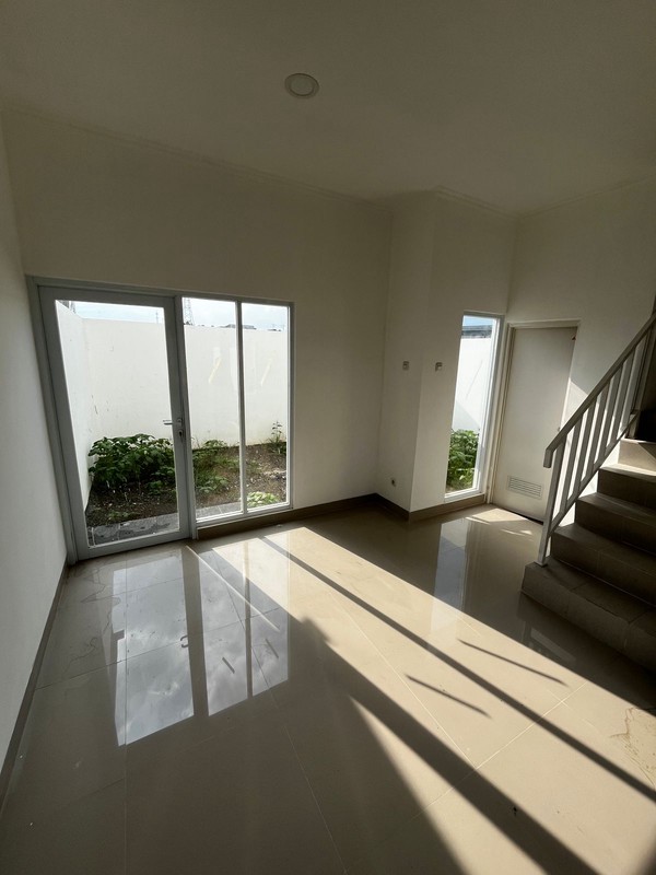 Rumah 2 lantai komplek perumahan Ciiganitri, dekat universitas Telkom