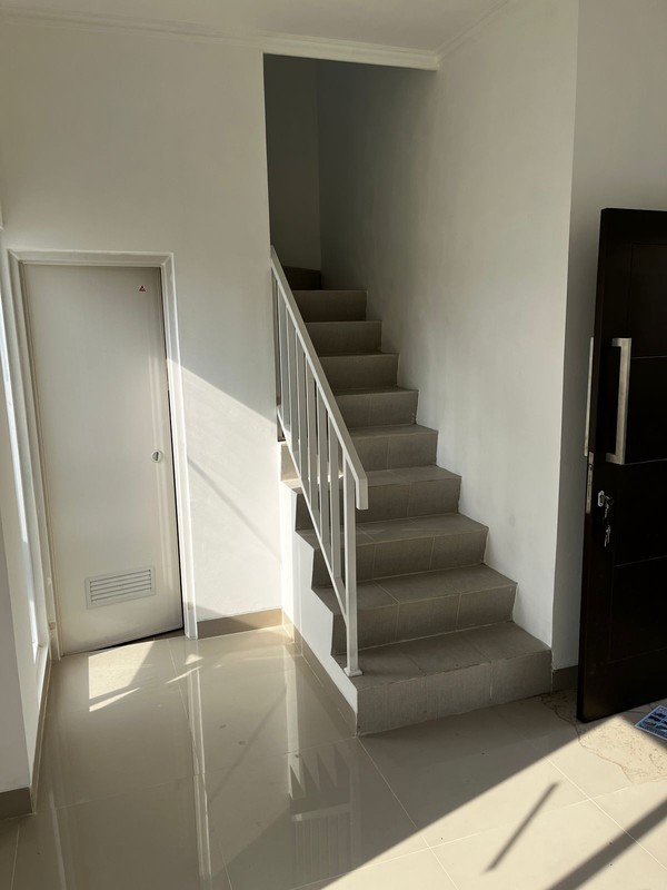 Rumah 2 lantai komplek perumahan Ciiganitri, dekat universitas Telkom