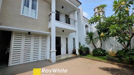 Rumah di Pekayon, Pejaten Barat, Jakarta Selatan, dekat Mal Pejaten Village, bebas banjir