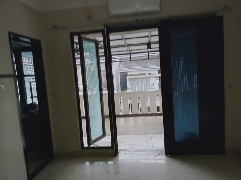 Rumah Dua Lantai di Cibubur Residence