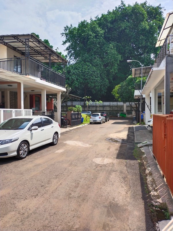 Rumah Dua Lantai di Cibubur Residence