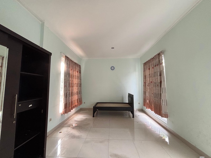 Rumah Besar, Hoek di Kota Wisata Cibubur