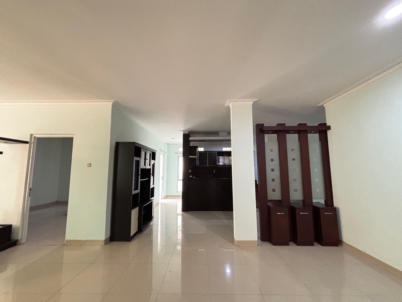 Rumah Besar, Hoek di Kota Wisata Cibubur