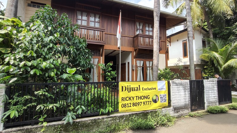 Dijual Cepat! Rumah Luas Lokasi Strategis dan Nyaman di Pejaten - Pasar Minggu Jakarta Selatan