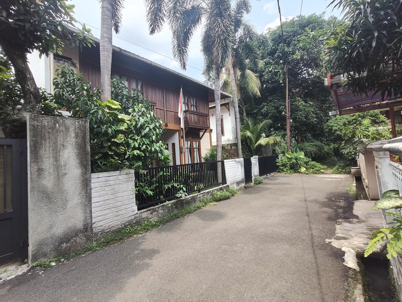 Dijual Cepat! Rumah Luas Lokasi Strategis dan Nyaman di Pejaten - Pasar Minggu Jakarta Selatan