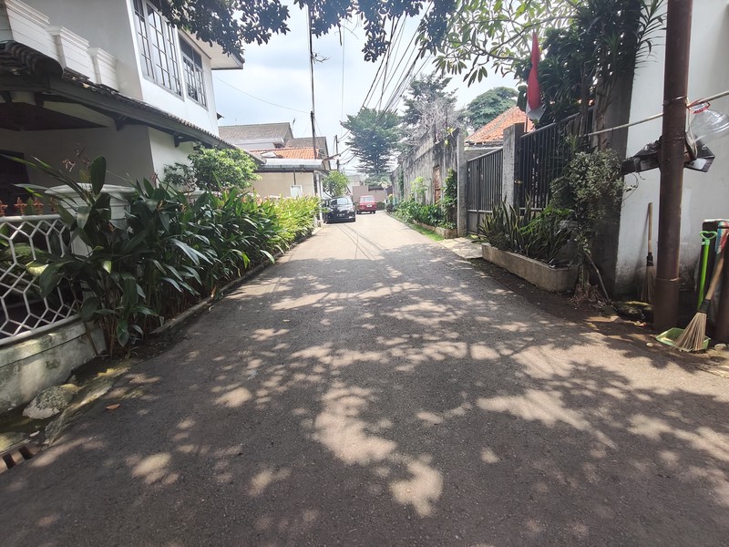 Dijual Cepat! Rumah Luas Lokasi Strategis dan Nyaman di Pejaten - Pasar Minggu Jakarta Selatan