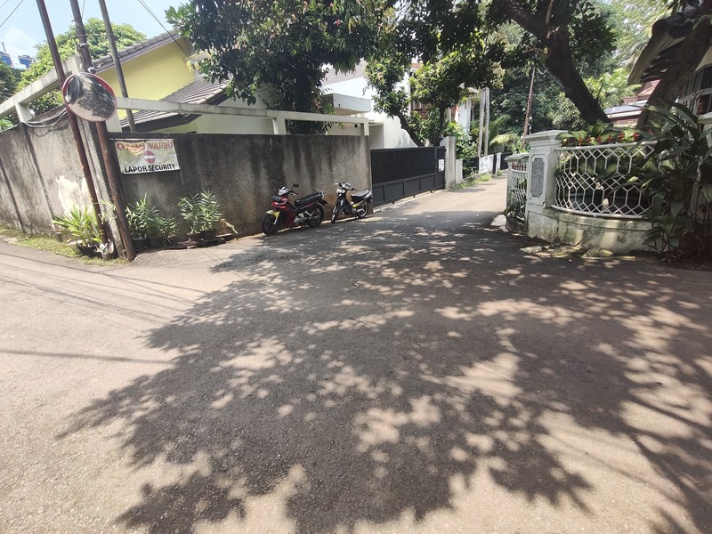 Dijual Cepat! Rumah Luas Lokasi Strategis dan Nyaman di Pejaten - Pasar Minggu Jakarta Selatan