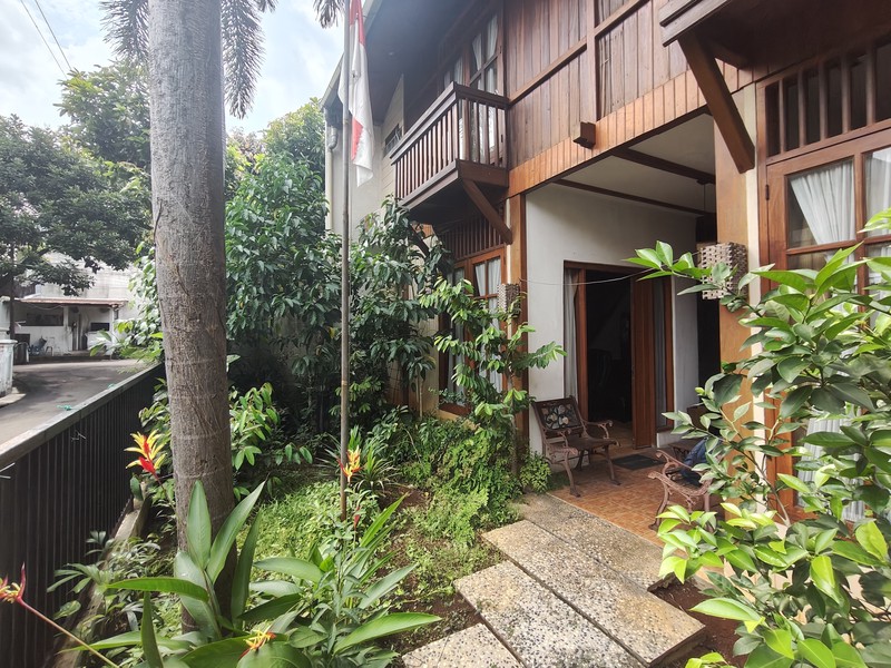 Dijual Cepat! Rumah Luas Lokasi Strategis dan Nyaman di Pejaten - Pasar Minggu Jakarta Selatan