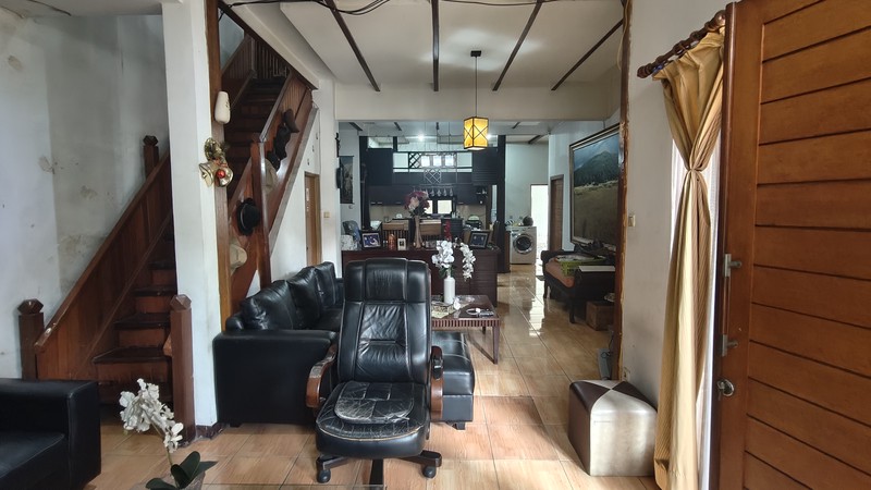 Dijual Cepat! Rumah Luas Lokasi Strategis dan Nyaman di Pejaten - Pasar Minggu Jakarta Selatan